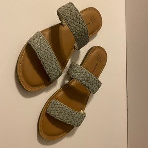 Time and Tru sandals